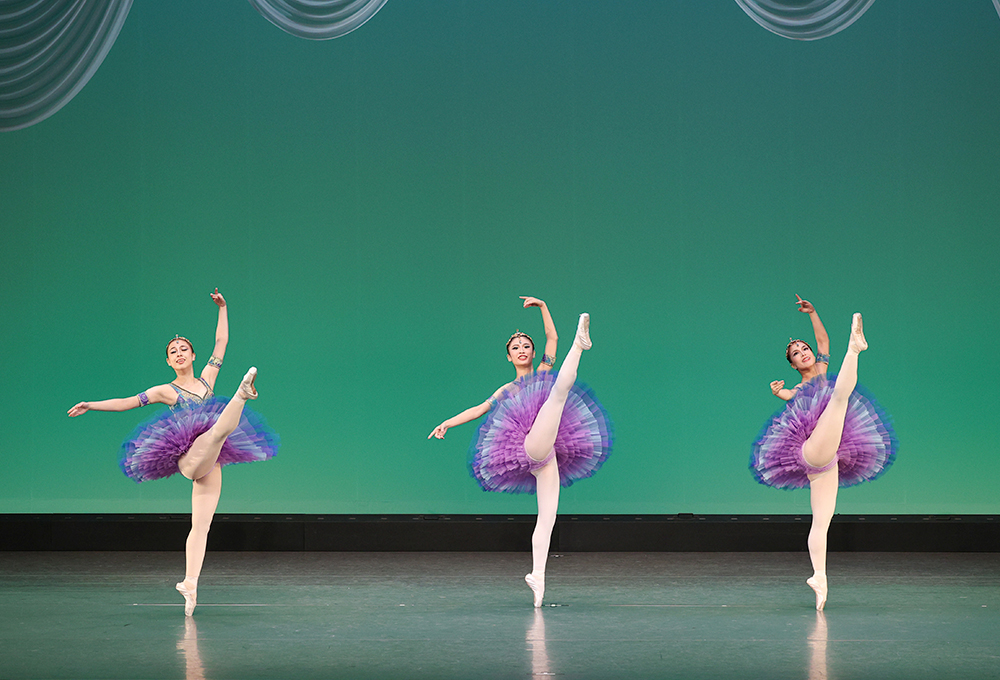 第一部「海賊」第３幕よりオダリスクのパ・ド・トロワ