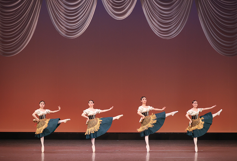 第一部「エスメラルダ」第２幕より友人の踊り