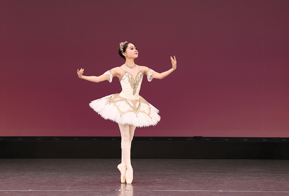 第二部「眠れる森の美女」第３幕よりオーロラ姫のヴァリエーション