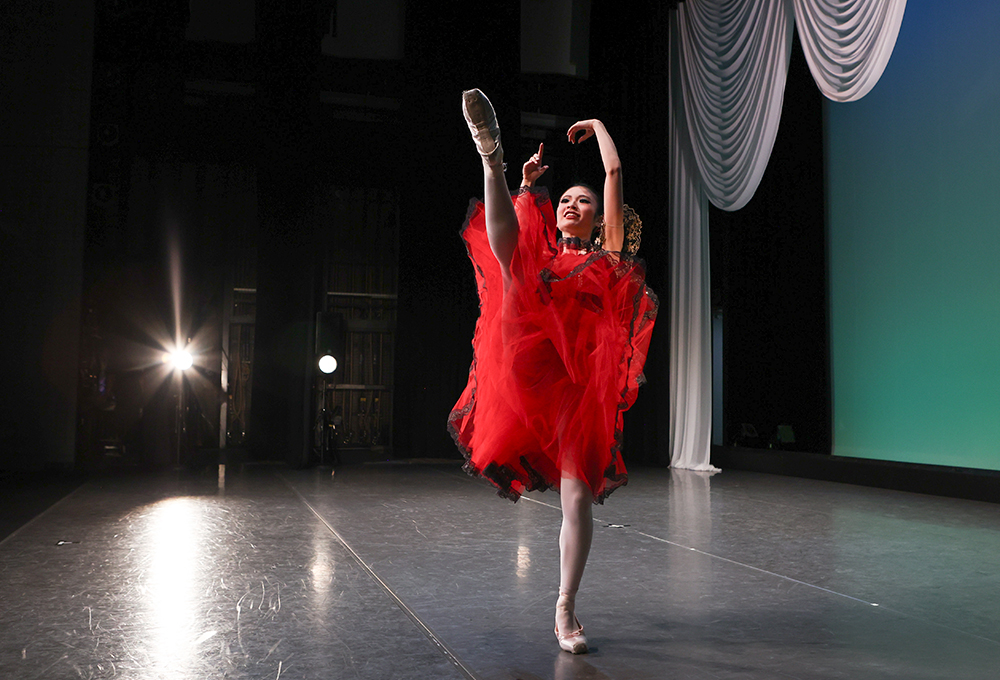 第二部「ドン・キホーテ」第１幕より